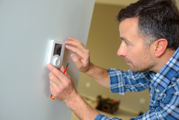 Fitting a thermostat - Photo, Image