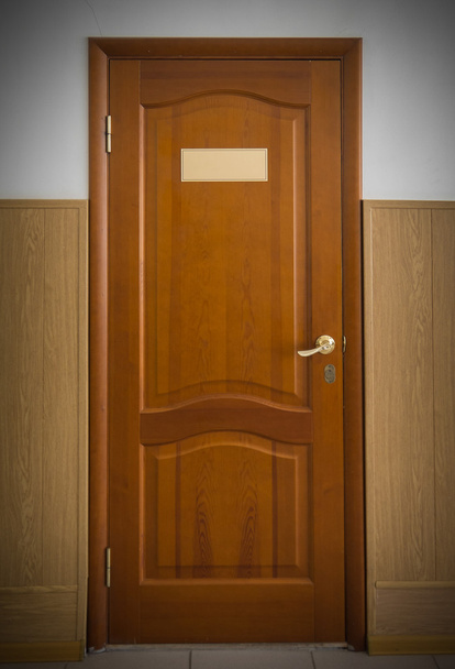 閉じた木製ドア - 写真・画像