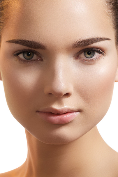 Natural beauty close-up portrait of beautiful young woman model face - Φωτογραφία, εικόνα