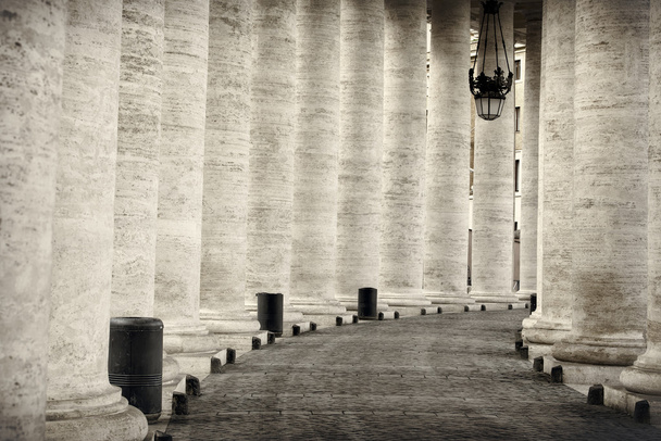 Колоннада в Риме
 - Фото, изображение