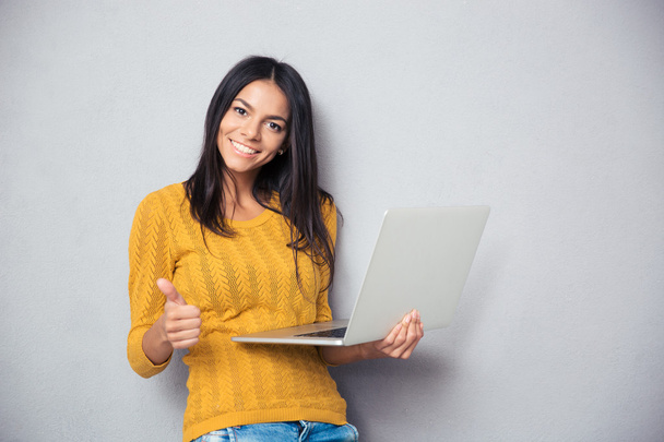 Smiling beautiful woman holding laptop - Foto, Imagem