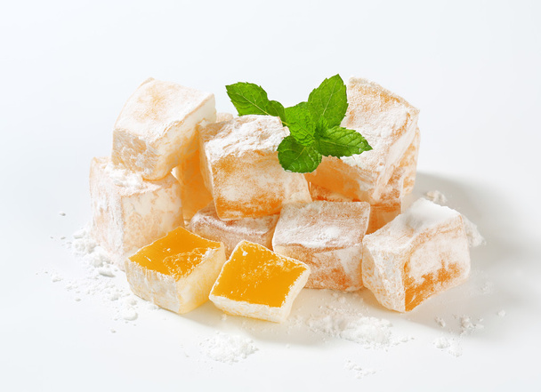 mastiek-op smaak gebrachte gelei kubussen (Griekse Turks fruit) - Foto, afbeelding