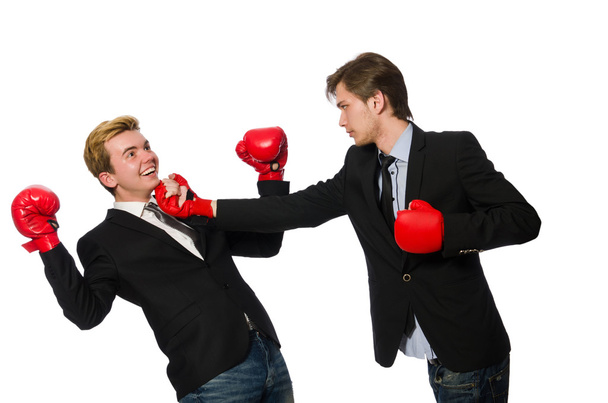 Par de hombres de negocios boxeando en blanco
 - Foto, imagen