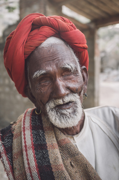 Blind Rabari tribesman sits - Φωτογραφία, εικόνα