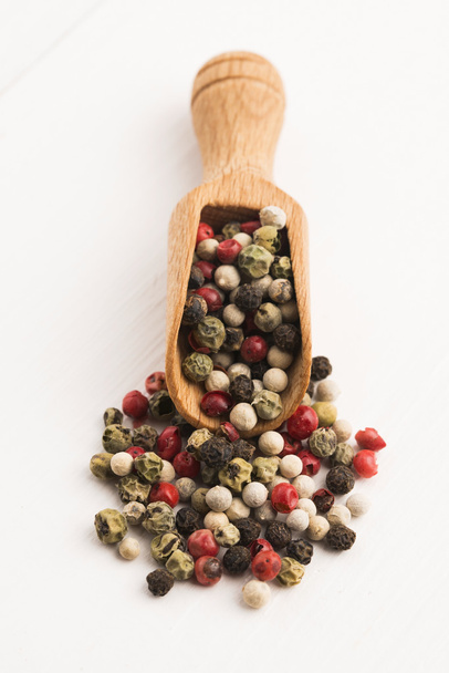 Mixed green, red, white and black peppercorns - Photo, Image