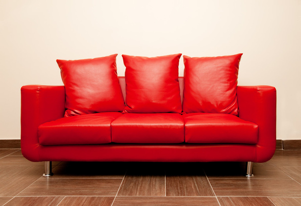 Red leather sofa - Фото, зображення