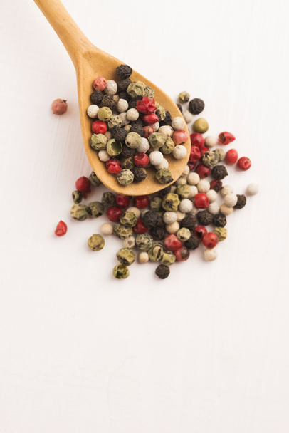 Mixed green, red, white and black peppercorns - Photo, Image
