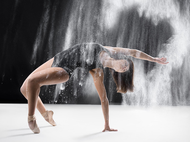 ballerina dancing with flour - Valokuva, kuva