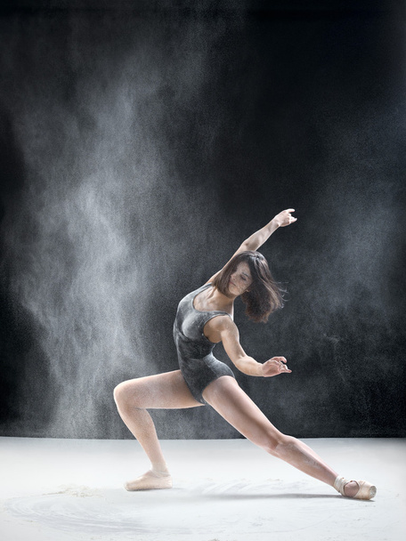 ballerina dancing with flour - Foto, Imagem