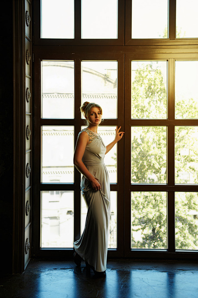Luxury Young Woman in Evening Dress - Foto, Imagem
