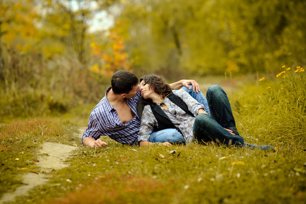 Portrait of a couple in love in autumn background - Foto, Imagem