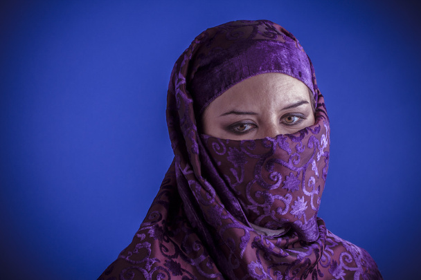 Hermosa mujer árabe
 - Foto, imagen