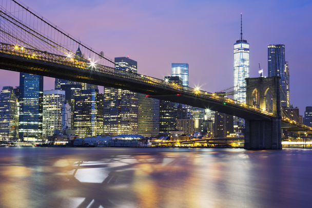Brooklyn Bridge in der Abenddämmerung - Foto, Bild