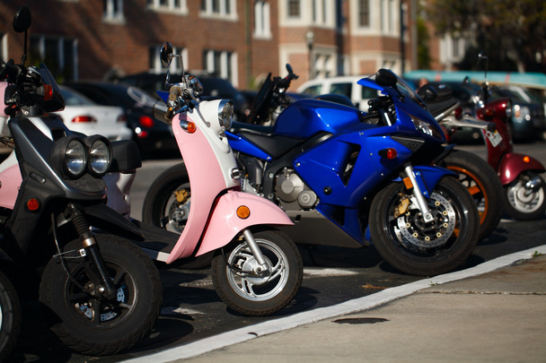 рожевий скутер
 - Фото, зображення