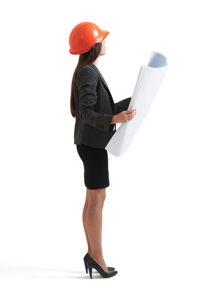 бізнес-леді в хардхаті тримає відбиток
 - Фото, зображення