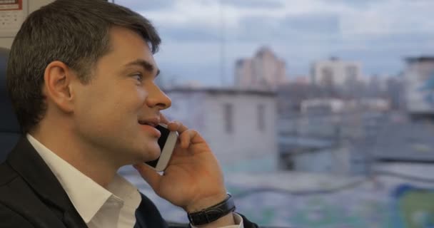 Businessman Talking on the Phone on the Way - Video, Çekim