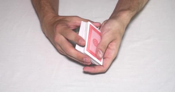 Embaralhando cartas de baralho
 - Filmagem, Vídeo