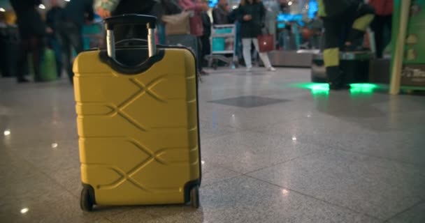 Yellow Trolley Bag in Airport or Railway Station - Πλάνα, βίντεο