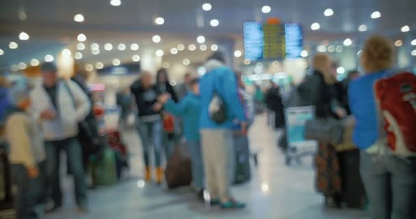 Línea de personas en el aeropuerto
 - Metraje, vídeo