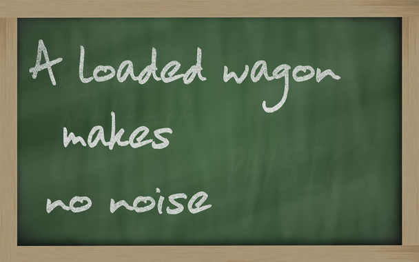" Um vagão carregado não faz barulho "escrito em um quadro-negro
 - Foto, Imagem