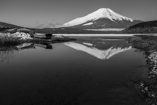 Mt. Fuji tiro temporada de invierno desde el lago Yamanaka. Yamanashi, J
 - Foto, Imagen