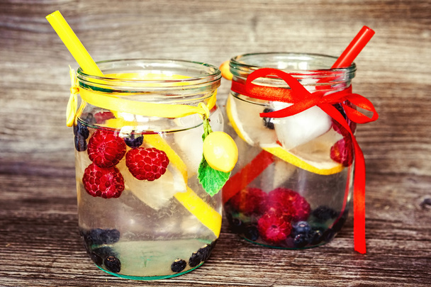 Lemonade with summer berries - Foto, imagen