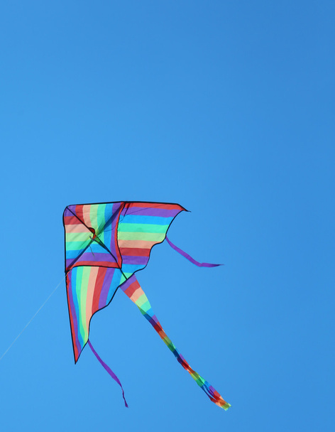 grande pipa voa livre colorido no céu azul
 - Foto, Imagem