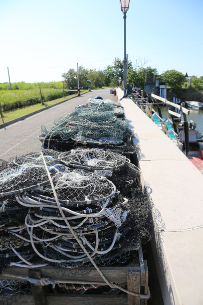 molte reti da pesca utilizzate dai pescatori durante la pesca
 - Foto, immagini