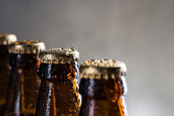 Buz soğuk bira şişe çiğ damlaları ile - Fotoğraf, Görsel
