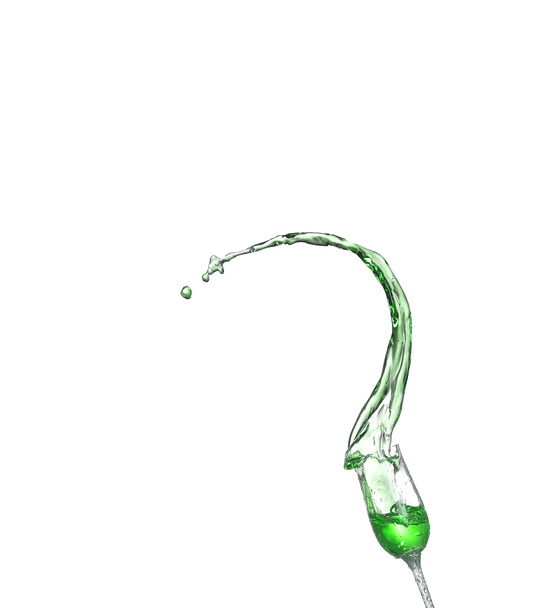Beyaz ayrı tut moduyla sıçrama üzerinde yeşil alkollü kokteyl - Fotoğraf, Görsel