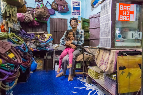 Father with daughter sits - 写真・画像