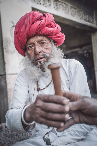 Elderly Rabari tribesman poses - Zdjęcie, obraz