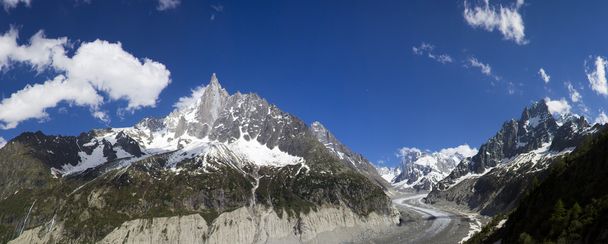 Gipfel im Schnee und Gletscher in der Nähe von Chamonix - Foto, Bild