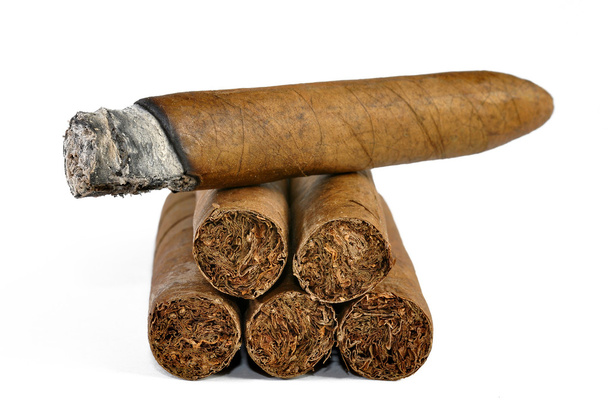 cigare brun brûlé
 - Photo, image