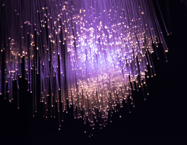 fibras ópticas dinámicas volando desde el fondo de la tecnología - Foto, Imagen