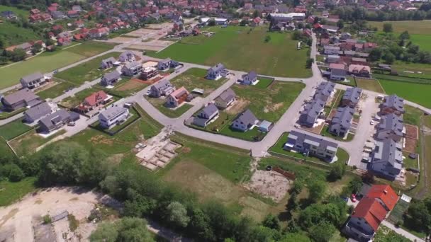 AERIAL: New modern houses in suburbia - Materiał filmowy, wideo