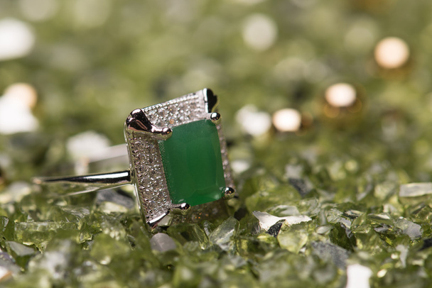 Groene stenen ring - Foto, afbeelding