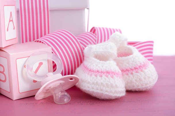 Ντους μωρών της δώρο ένα ροζ κορίτσι - Φωτογραφία, εικόνα