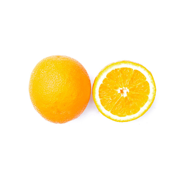 fruta naranja sobre fondo blanco. - Foto, Imagen