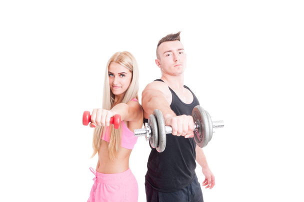 culturista fidanzato con sexy fitness fidanzata holding pesare
 - Foto, immagini