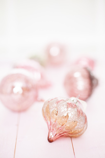 Baubles di Natale rosa
 - Foto, immagini