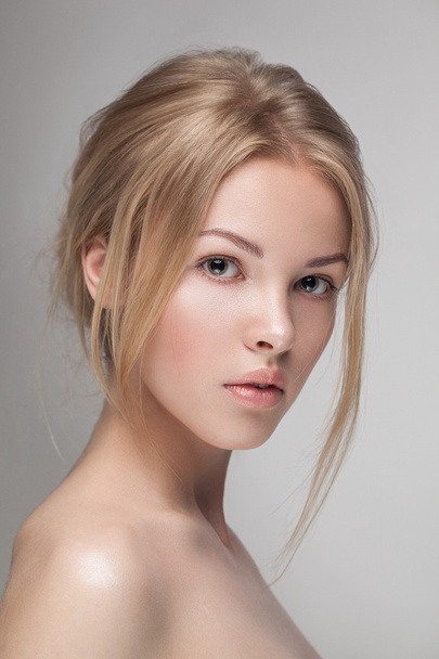 Natural fresh pure beauty portrait closeup of a young attractive model woman posing in studio looking at camera. - Fotoğraf, Görsel