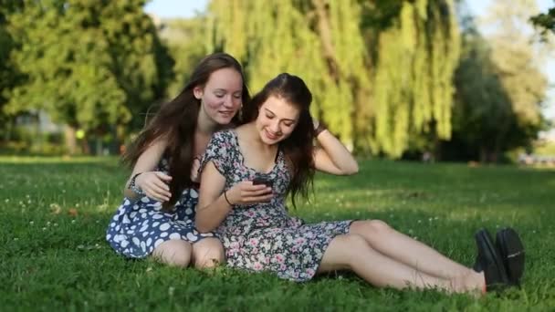 Two pretty girlfriends doing selfie - Footage, Video
