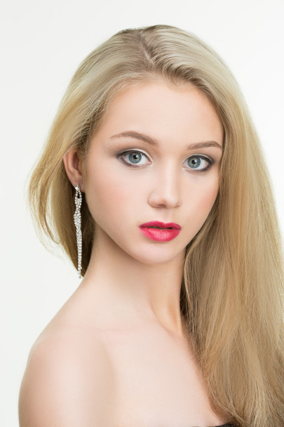 beautiful girl with red lips and earrings. fashion photo - Фото, зображення