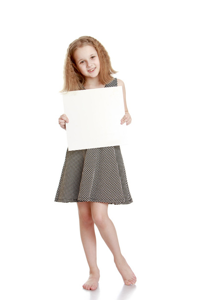 The girl is holding a square sheet  - Foto, Imagem