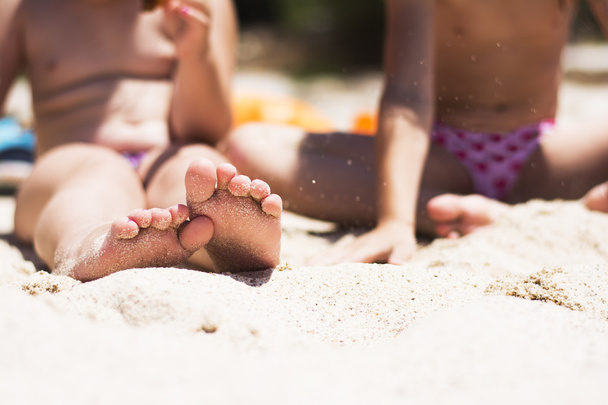 Children's feet in sand on the beach  - Fotografie, Obrázek