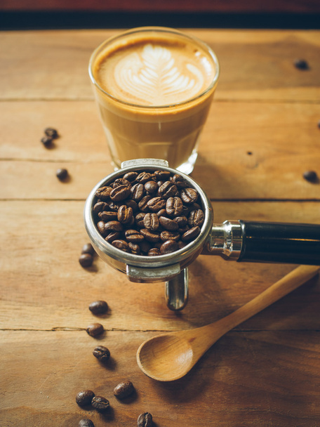 csésze kávé a latte a fa textúra  - Fotó, kép