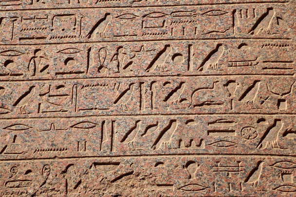 ルクソールのカルナック神殿のエジプトのシンボル - 写真・画像