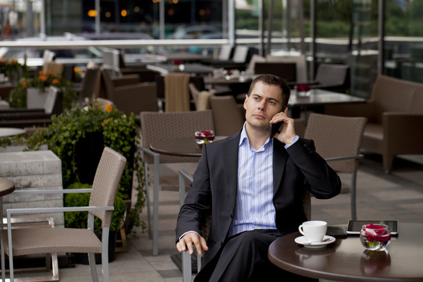 Cheerful young businessman calling by phone - Фото, изображение