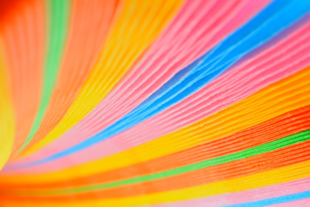 Θολή πολύχρωμα χαρτί σε φόντο. - Φωτογραφία, εικόνα